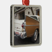 Een Studebaker Silver Hawk klassieke auto geparkee Metalen Ornament (Rechts)