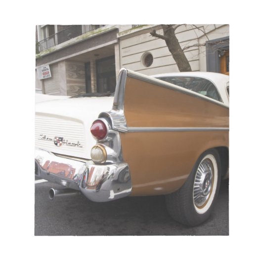 Een Studebaker Silver Hawk klassieke auto geparkee Notitieblok (Voorkant)