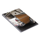 Een Studebaker Silver Hawk klassieke auto geparkee Notitieboek (Rechterzijde)