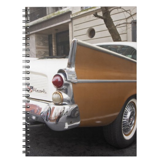 Een Studebaker Silver Hawk klassieke auto geparkee Notitieboek (Voorkant)
