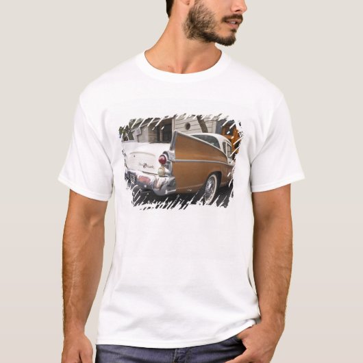 Een Studebaker Silver Hawk klassieke auto geparkee T-shirt (Voorkant)
