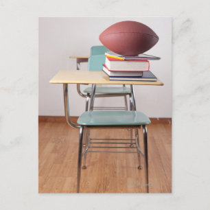 Een studentenbureau met een football dat op een st briefkaart
