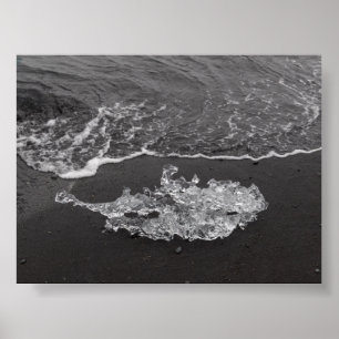 Een stuk ijs op het Diamond strand Poster