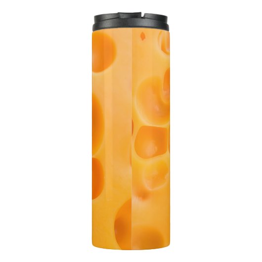 Een stuk kaas geïsoleerd. thermosbeker (Achterkant)