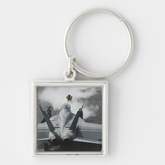 Een stuurhutregisseur signaleert een F/A-18F Sleutelhanger (Voorkant)