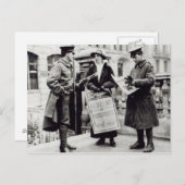 Een Suffragette die kranten verkoopt aan twee Briefkaart (Voorkant / Achterkant)