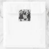 Een Suffragette die kranten verkoopt aan twee Vierkante Sticker (Tas)