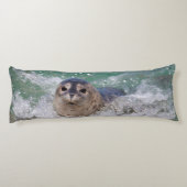 Een surfen op een baby-zeehond lichaamskussen (Achterkant)