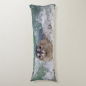 Een surfen op een baby-zeehond lichaamskussen (Voorkant Verticaal)