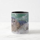 Een surfen op een baby-zeehond mok (Midden)