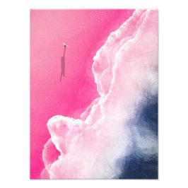 Een surfer op een roze strand in Indonesië Foto Afdruk