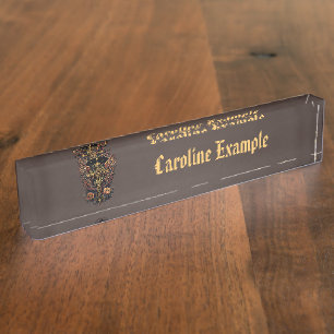 Een symbool van kracht: het kruis met vleugels. naambordje