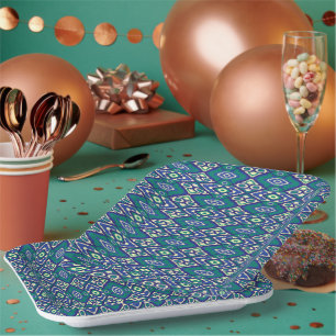 Een symmetrisch blauw-wit tapijt met ingewikkelde papieren bordje