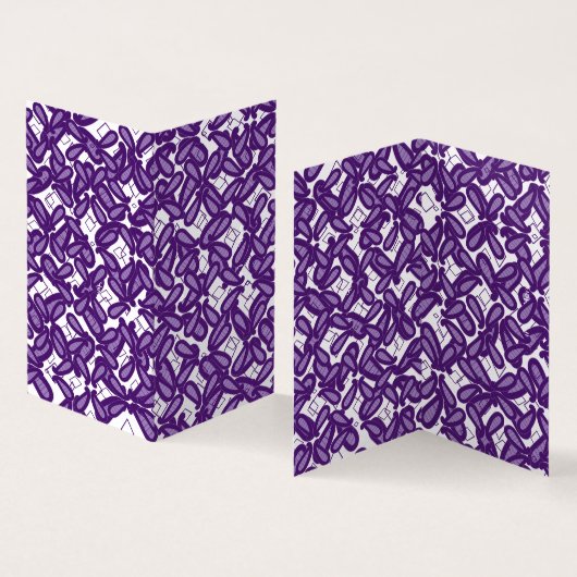 Een symmetrisch patroon met witte en paarse m kaart (Binnen en buitenkant)