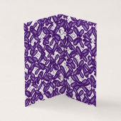 Een symmetrisch patroon met witte en paarse m kaart (Binnen)