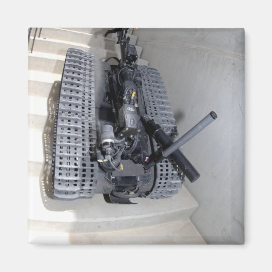 Een Talon 3B-robot-eenheid die een trap beklimt Magneet (Voorkant)