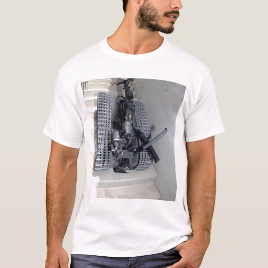 Een Talon 3B-robot-eenheid die een trap beklimt T-shirt (Voorkant)