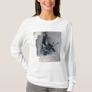 Een Talon 3B-robot-eenheid die een trap beklimt T-shirt