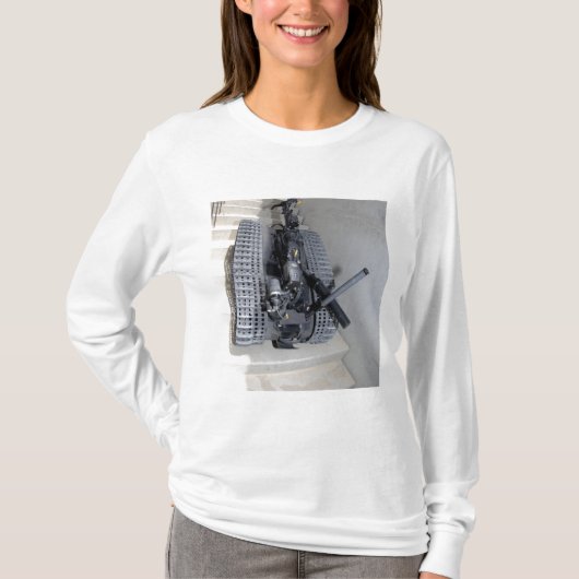 Een Talon 3B-robot-eenheid die een trap beklimt T-shirt (Voorkant)