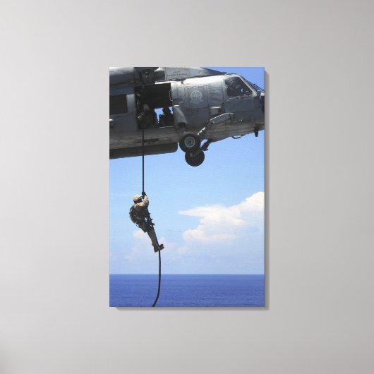 Een technicus voor het verwijderen van explosieven canvas afdruk (Voorkant)