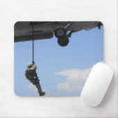 Een technicus voor het verwijderen van explosieven muismat (Met muis)