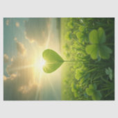 Een teder klaverblad hart onder de avondhemel tissuepapier (Voorkant)