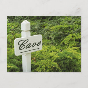 Een teken dat wijst op de wijnkelder in briefkaart