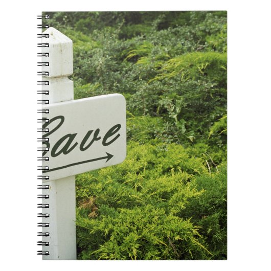 Een teken dat wijst op de wijnkelder in notitieboek (Voorkant)