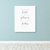 Een teken van een goede leider, Mahatma Gandhi Quo Canvas Afdruk (Insitu (Houten vloer))