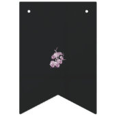 Een tekening van een plant met paarse bloemen vlaggetjes (Tweede vlag)