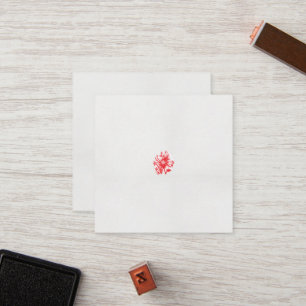 Een tekening van een rode bloem op een witte achte klantenkaartje
