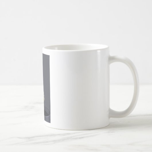 Een theezakje zit in een beker. koffiemok (Rechts)