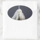 Een theezakje zit in een beker. ovale sticker (Tas)