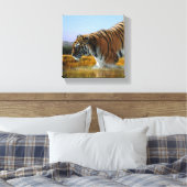 Een tijger die in het water wast canvas afdruk (Insitu (Slaapkamer))