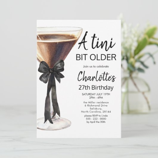 Een tini beetje oudere Black Ribbon Martini Verjaa Kaart (Staand voorkant)