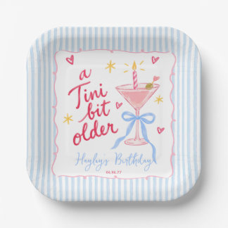 Een Tini Beetje Oudere Whimsical Martini Verjaarda Papieren Bordje
