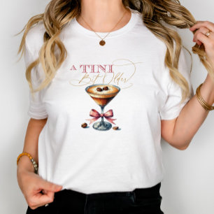 Een Tini Bit Older Espresso Martini Roze Strik Tri-Blend Shirt