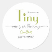 Een tini is onderweg naar het Baby shower Ronde Sticker (Voorkant)