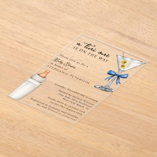 Een Tini One is onderweg naar het Blue Martini Bab Acryl Uitnodigingen (Laagn)