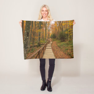 Een tocht door het herfstbos. fleece deken