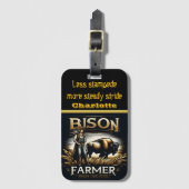 Een toegewijde boer die naar bizons in de prairie  bagagelabel (Voorkant (verticaal))
