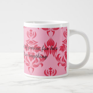 Een toegewijde moeder slikt alles grote koffiekop