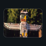Een totempaal in Vancouver, Canada. Magneet<br><div class="desc">COPYRIGHT David R. Frazier / DanitaDelimont.com | CN02 DFR0009.jpg | Een totempaal in Vancouver,  Canada.</div>