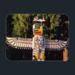 Een totempaal in Vancouver, Canada. Magneet<br><div class="desc">COPYRIGHT David R. Frazier / DanitaDelimont.com | CN02 DFR0009.jpg | Een totempaal in Vancouver,  Canada.</div>