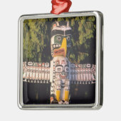 Een totempaal in Vancouver, Canada. Metalen Ornament (Links)
