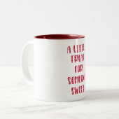 Een traktatie, Valentijnsdag Tweekleurige Koffiemok (Voorkant links)