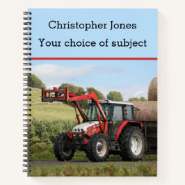 Een trekker en aanhangwagen met rode grays, jouw n notitieboek