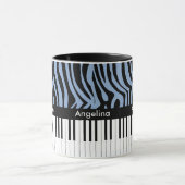 Een trendy- en heupmuziekontwerp met pianotoetsen mok (Midden)