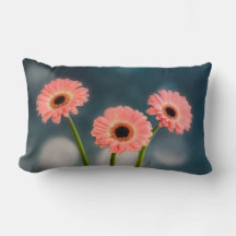 Een trio van roze Gerberas Lumbar Cushion
