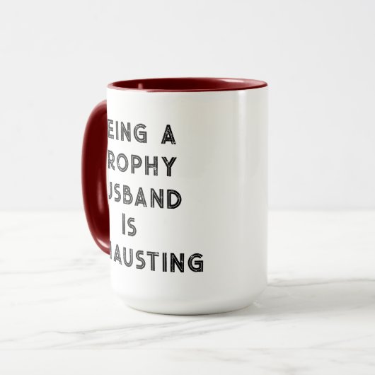 Een trofee man zijn is vermoeiend mok (Voorkant links)